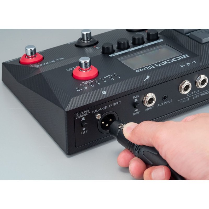ZOOM B2 FOUR Pedalera multiefectos para bajo electrico