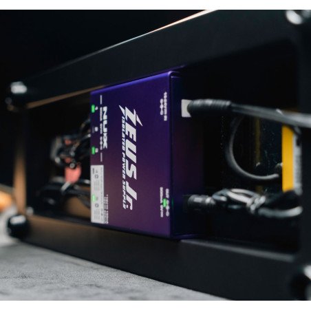 NUX ZEUS JR NIP-Z6 Fuente de Poder para pedales de efectos